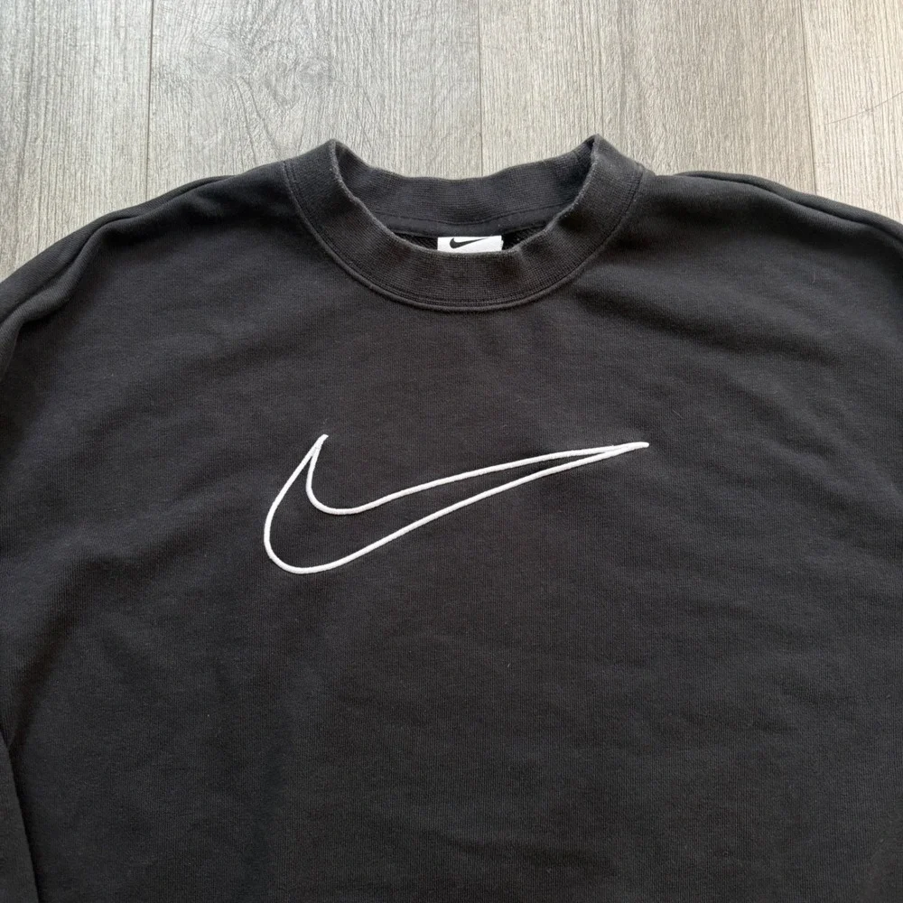 Nike Dri-Fit womens L Black Crewneck Sweatshirt White Swoosh Pullover baggy fit